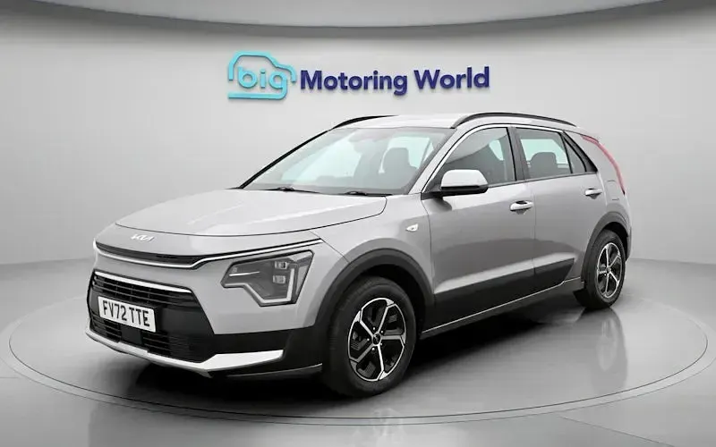 Begagnad Kia Niro 141 HK (103 kW) 2023 Grå SUV
