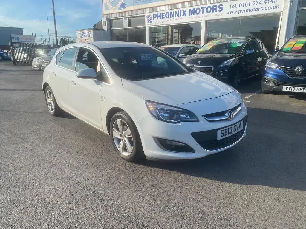 Used Vauxhall Astra SRi 2013 White Hatchback
