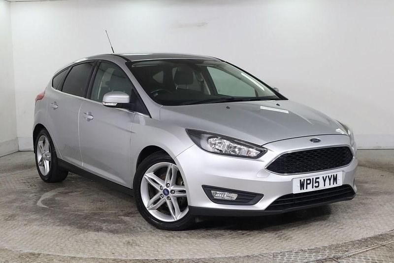 Used Ford Focus Zetec 115 HP (84 kW) 2015 Silver Hatchback