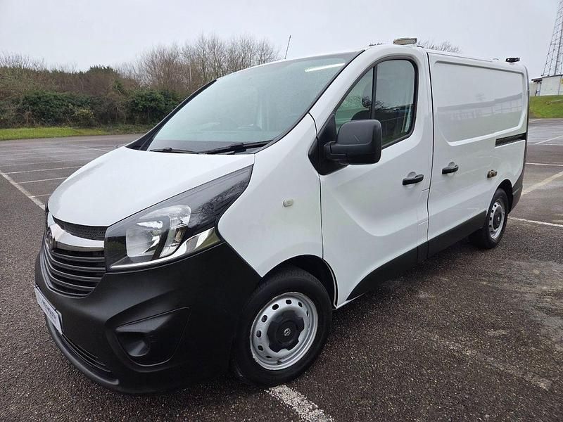 Used Vauxhall Vivaro S 95 HP (69 kW) 2017 White MPV