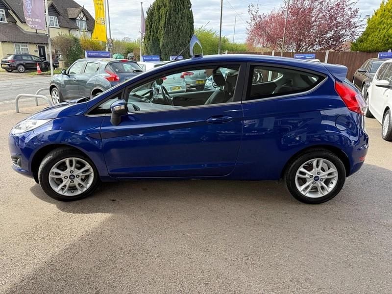 Used Ford Fiesta Zetec 82 HP (60 kW) 2014 Blue Hatchback
