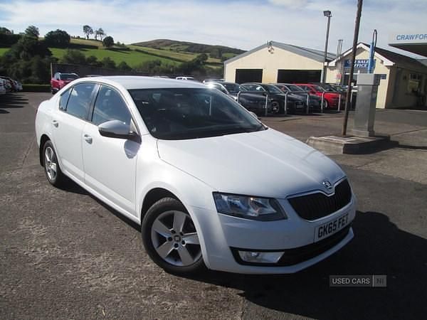 White Used 2015 Skoda Octavia SE Hatchback | £7,995 (Expensive) - Image 1/4