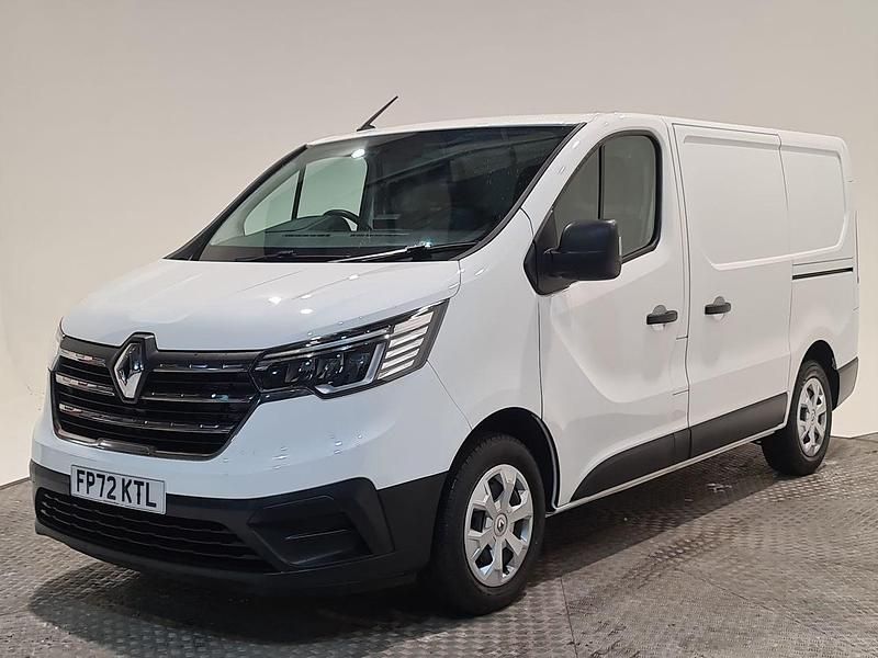 Used Renault Trafic Business 120 HP (88 kW) 2022 White MPV