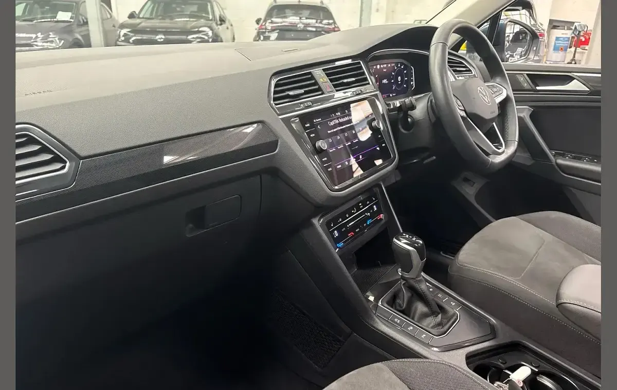 Used VW Tiguan Elegance 150 HP (110 kW) 2023 Blue SUV