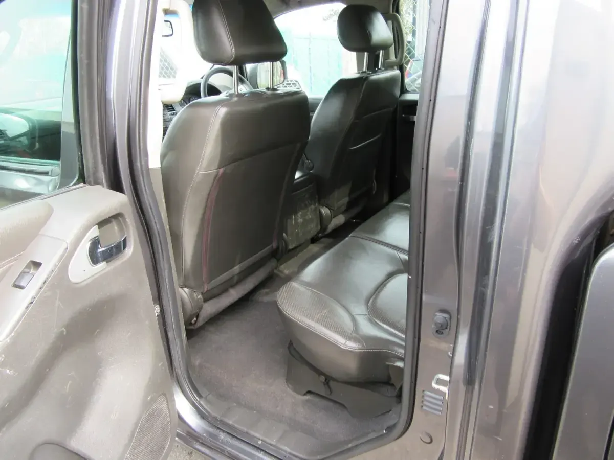 Begagnad Nissan Navara Tekna 190 HK (139 kW) 2015 Grå Pickup