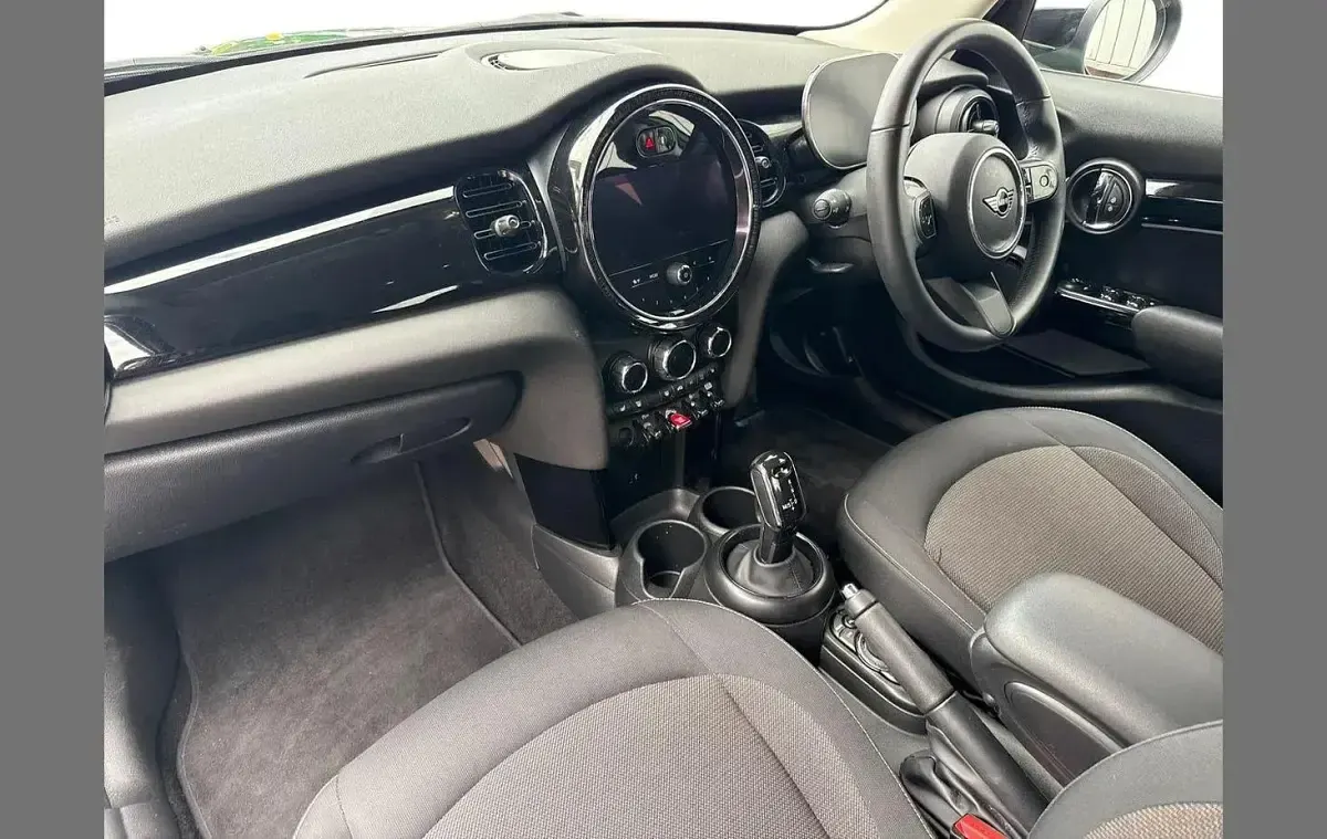 Used Mini Cooper Classic 134 HP (98 kW) 2023 Green Hatchback