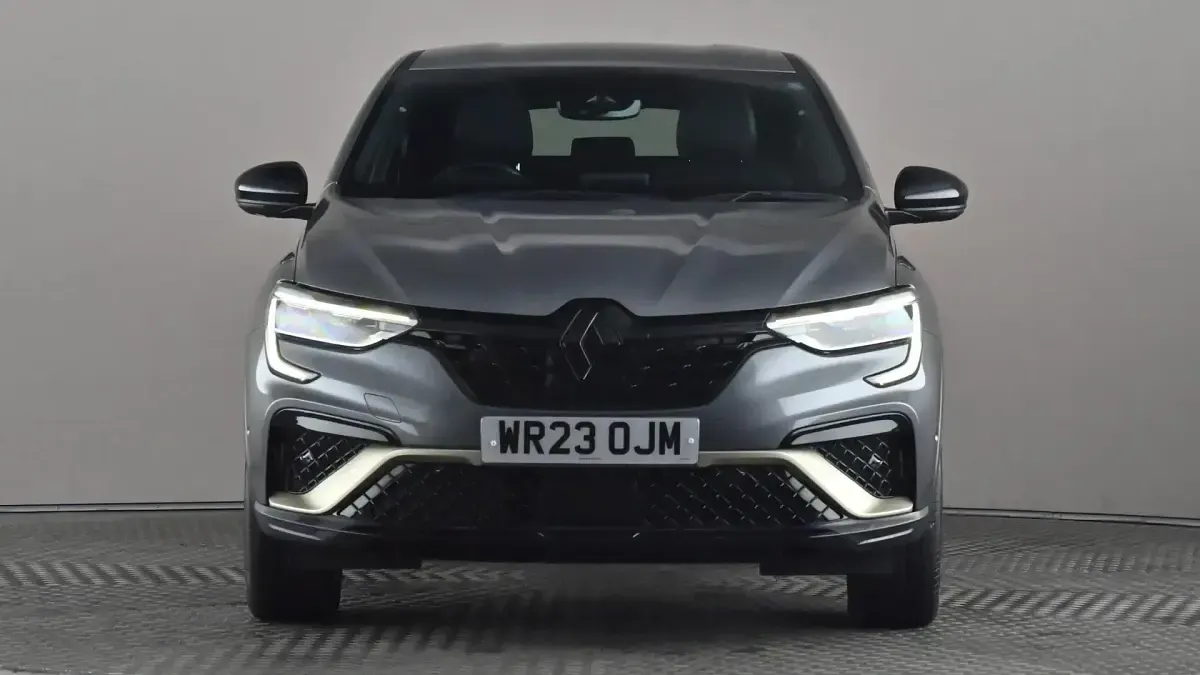Begagnad Renault Arkana Engineered 142 HK (104 kW) 2023 Grå SUV