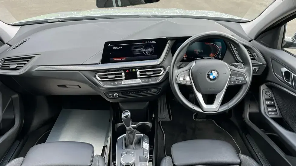 Used BMW 118 Sport Line 134 HP (98 kW) 2021 Silver Hatchback