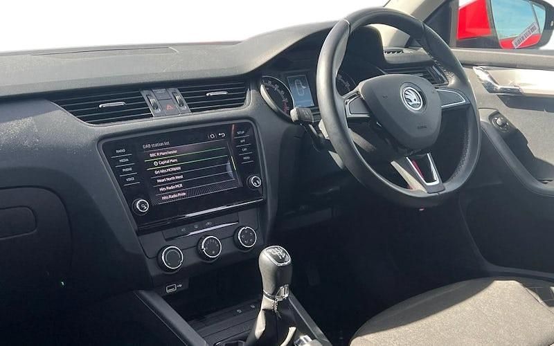 Begagnad Skoda Octavia 116 HK (85 kW) 2019 Röd Halvkombi