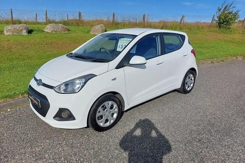 White Used 2016 Hyundai i10 SE Hatchback | £5,250 (Good price) - Image 1/1