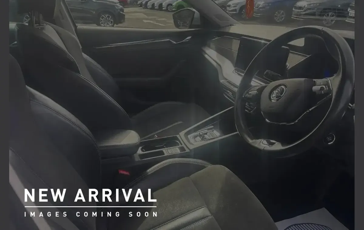 Usado Skoda Octavia SE L 147 CV (108 kW) 2023 Plateado Utilitario