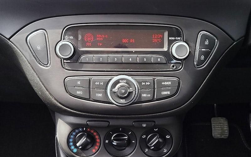 Used Vauxhall Corsa 70 HP (51 kW) 2015 Silver Hatchback