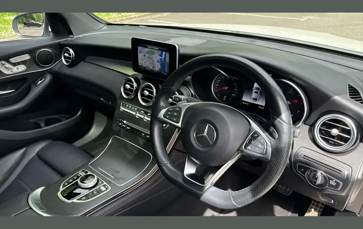 Used Mercedes GLC250 AMG Line Premium 200 HP (147 kW) 2018 White SUV