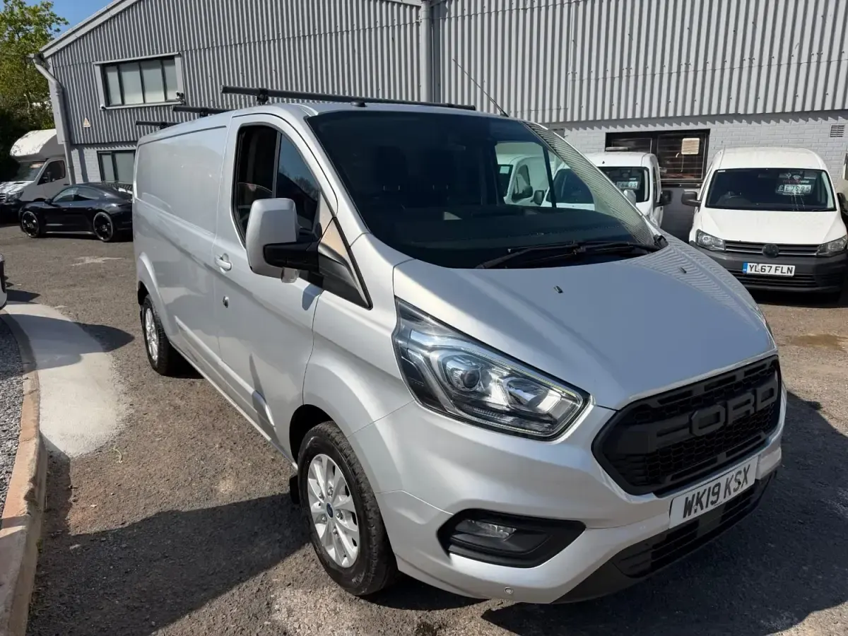 Used Ford Transit Custom Limited 170 HP (125 kW) 2019 Silver Van