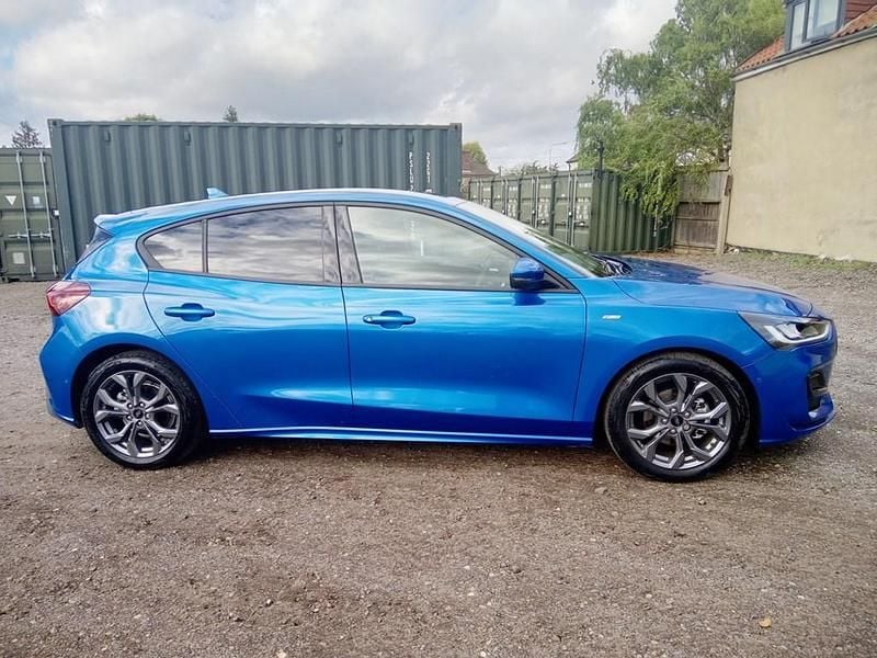 Used Ford Focus ST-Line 125 HP (91 kW) 2024 Blue Hatchback
