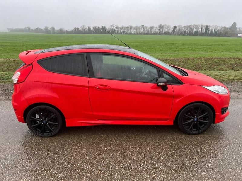 Used Ford Fiesta Zetec 2016 Red Hatchback