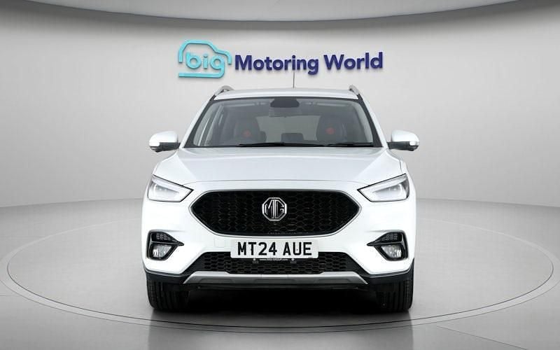 Used MG ZS Exclusive 111 HP (81 kW) 2024 White Hatchback
