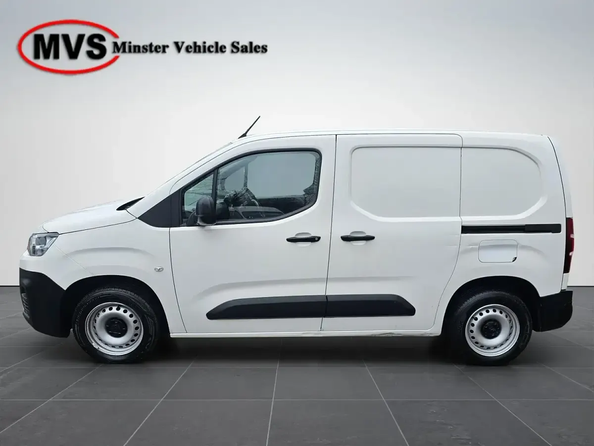 Used Citroën Berlingo 75 HP (55 kW) 2019 White MPV