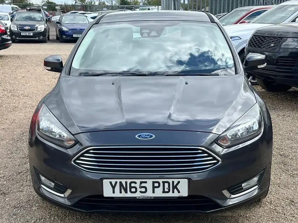 Used Ford Focus Titanium 125 HP (91 kW) 2015 Grey Hatchback