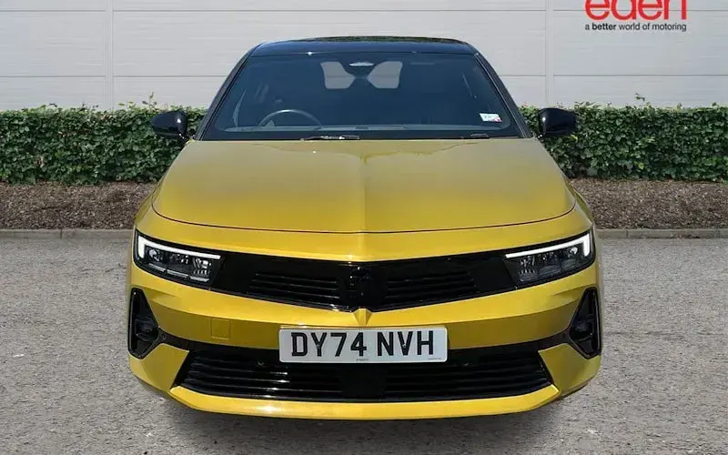 Used Vauxhall Astra 179 HP (131 kW) 2024 Yellow Hatchback