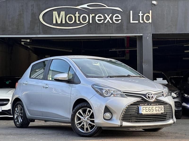 Silver Used 2015 Toyota Yaris Hatchback | £7,250 (Fair price) - Image 1/3