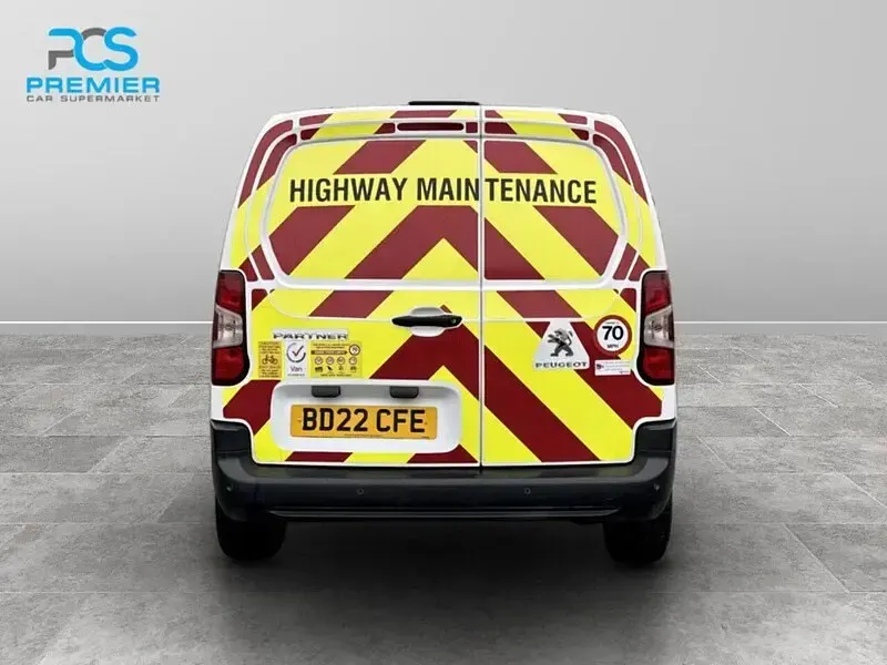Second-hand Peugeot Partner Premium 2022 Alb Monovolum