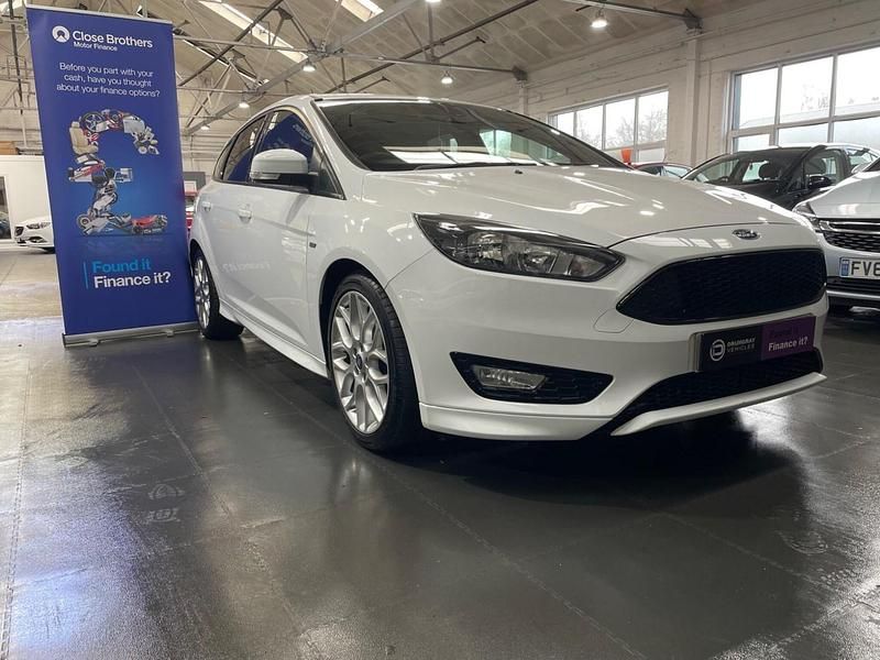 Used Ford Focus ST-Line 125 HP (91 kW) 2016 White Hatchback