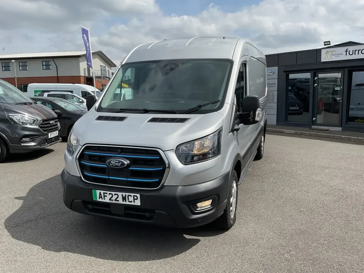 Usado Ford Transit Trend 197 kW (269 HP) 2022 Prateado Van