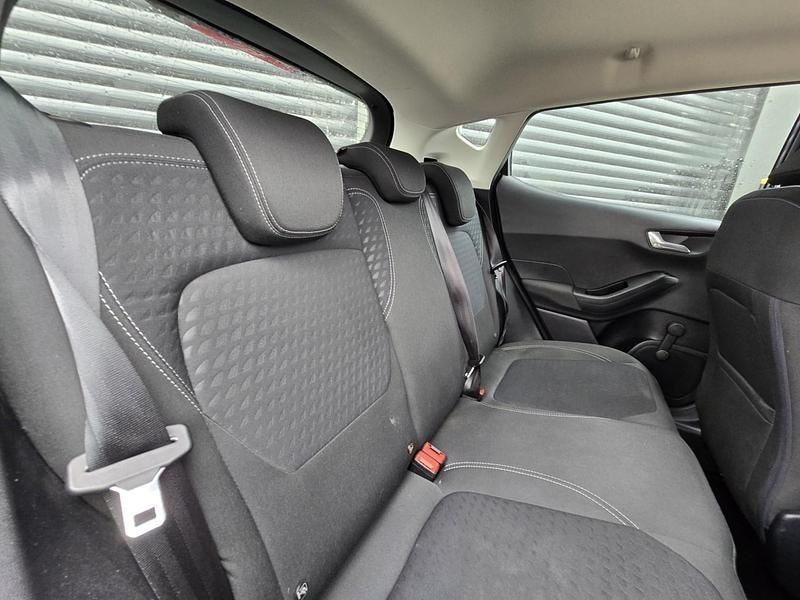 Usado Ford Fiesta Zetec 70 HP (51 kW) 2018 Cinzento Citadino