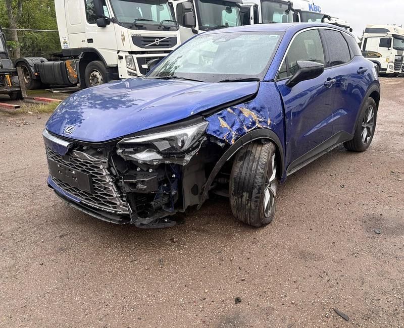 Used Lexus LBX 136 HP (100 kW) 2024 Blue SUV