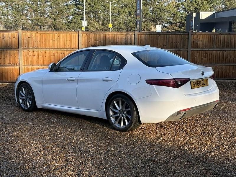 Used Alfa Romeo Giulia Saloon Super 180 HP (132 kW) 2018 White Sedan