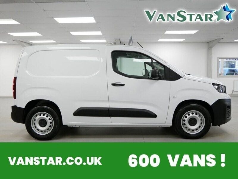 White Used 2023 Peugeot E-Partner Premium MPV | £14,989 (Fair price) - Image 1/4