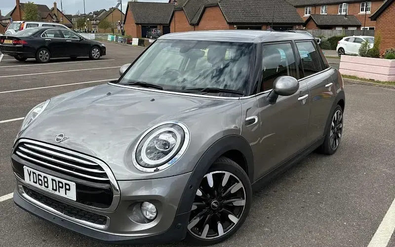 Używany Mini Cooper Comfort 136 KM (100 kW) 2019 Hatchback
