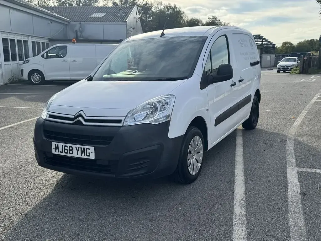 Begagnad Citroën Berlingo 100 HK (73 kW) 2018 Vit Minibuss