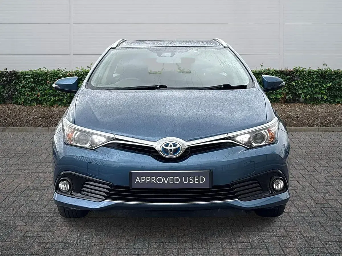 Used Toyota Auris Hybrid 2018 Blue Estate