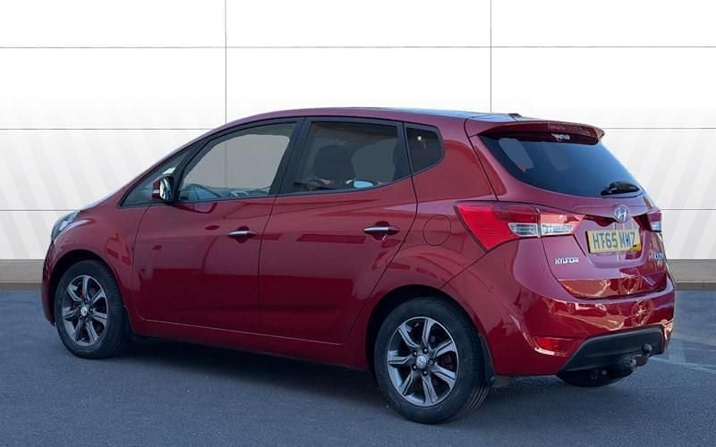 Used Hyundai ix20 Premium 116 HP (85 kW) 2016 Red Hatchback