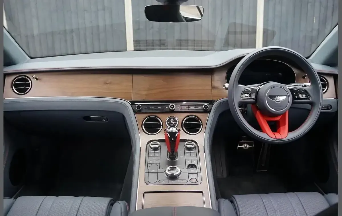 Begagnad Bentley Continental 670 HK (492 kW) 2025 Grå Sportkupé