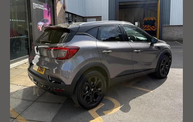 Begagnad Renault Captur Rive Gauche 91 HK (66 kW) 2023 Grå SUV