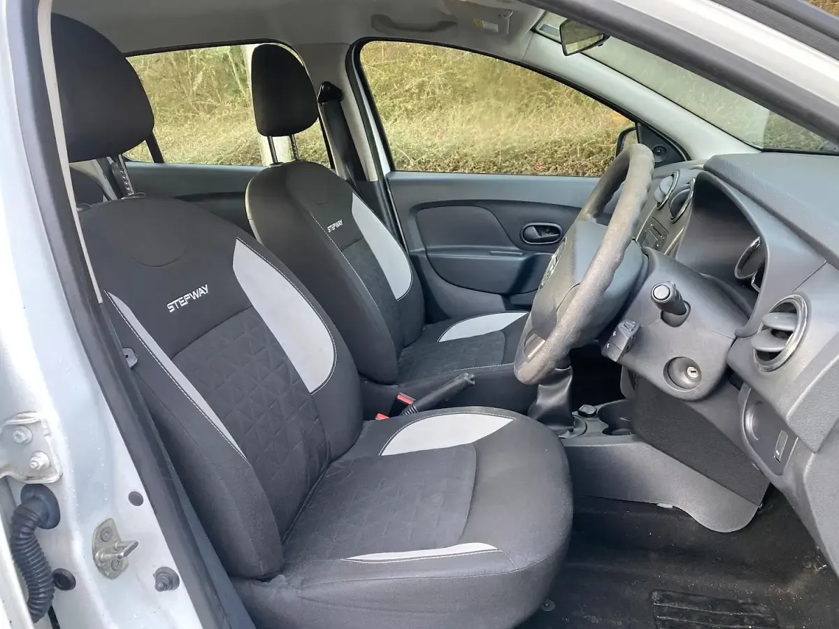 Used Dacia Sandero Ambiance 90 HP (66 kW) 2015 White Hatchback