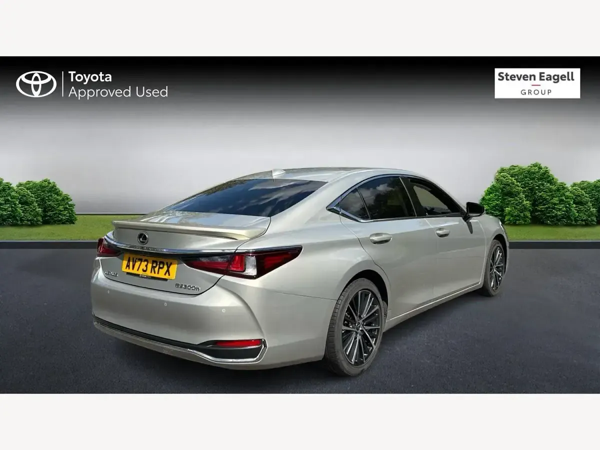 Used Lexus ES300H 2023 White Sedan