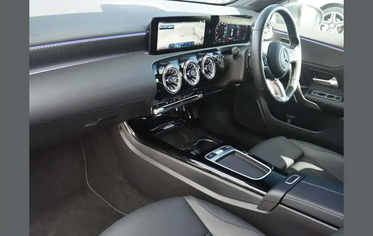 Begagnad Mercedes A200 Executive 161 HK (118 kW) 2023 Grå Halvkombi