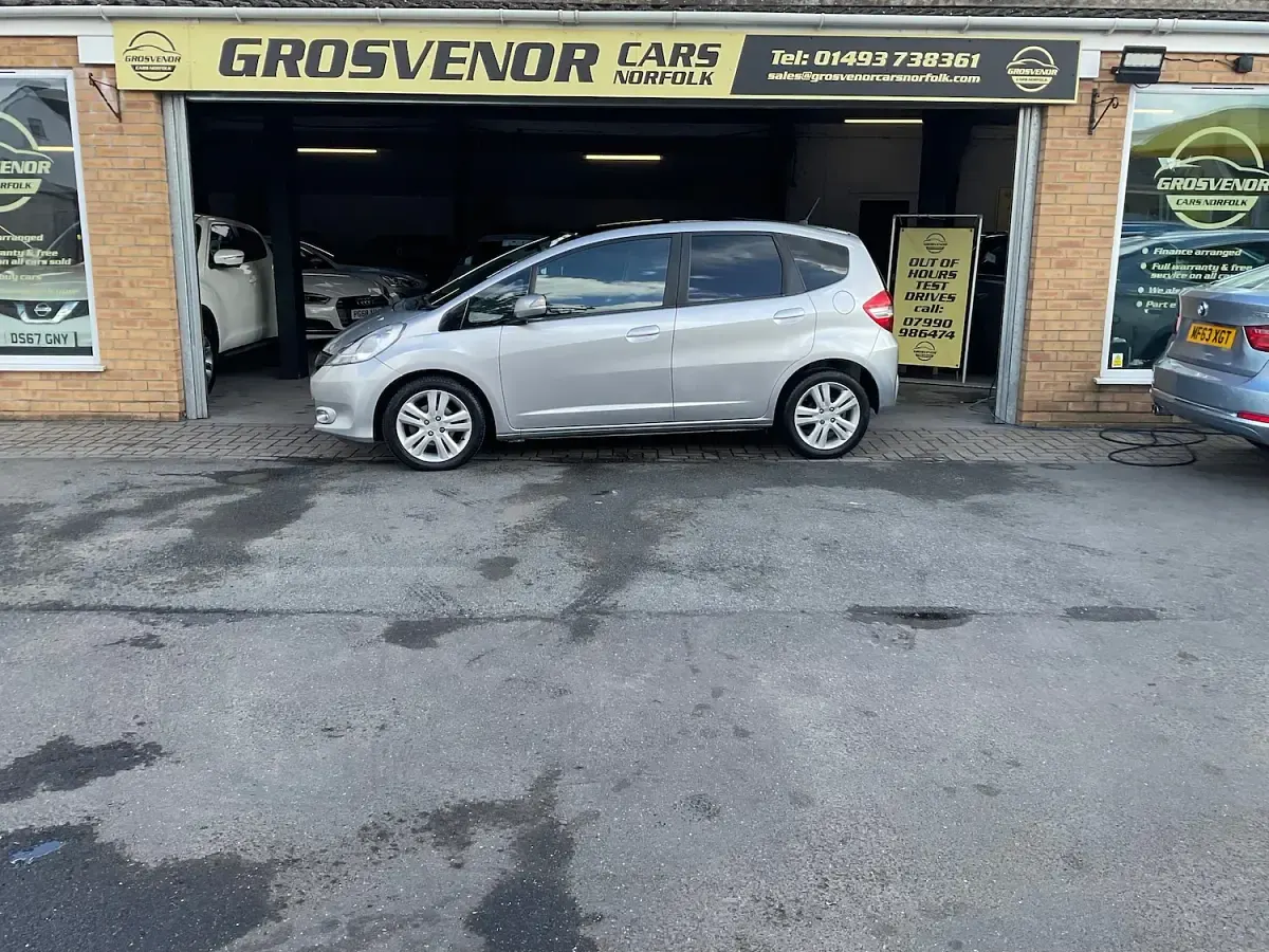 Used Honda Jazz ES 99 HP (72 kW) 2013 Silver Hatchback