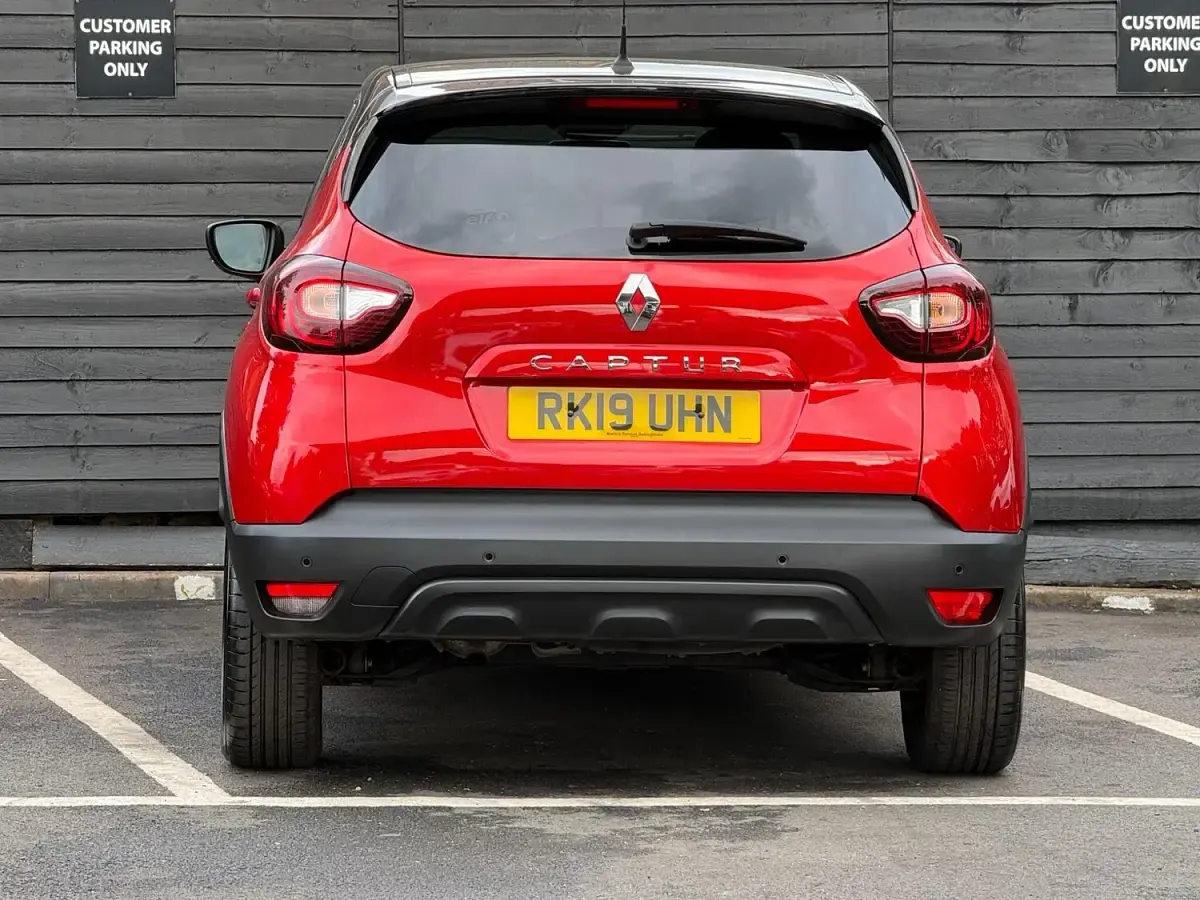Used Renault Captur Iconic 90 HP (66 kW) 2019 Red/black SUV