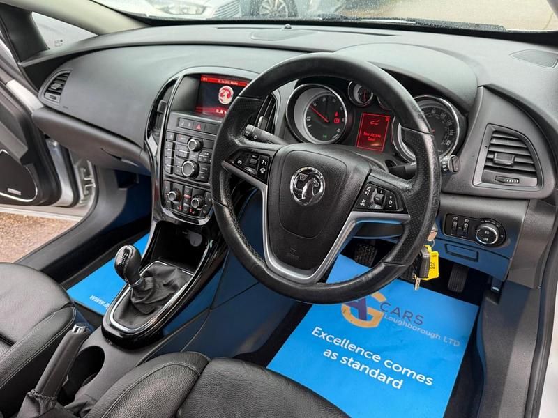 Used Vauxhall Astra GTC SRi 136 HP (100 kW) 2017 Silver Hatchback