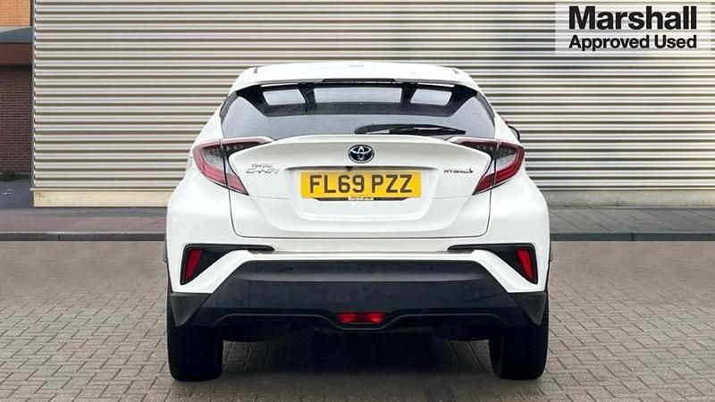 Used Toyota C-HR 122 HP (89 kW) 2019 White SUV