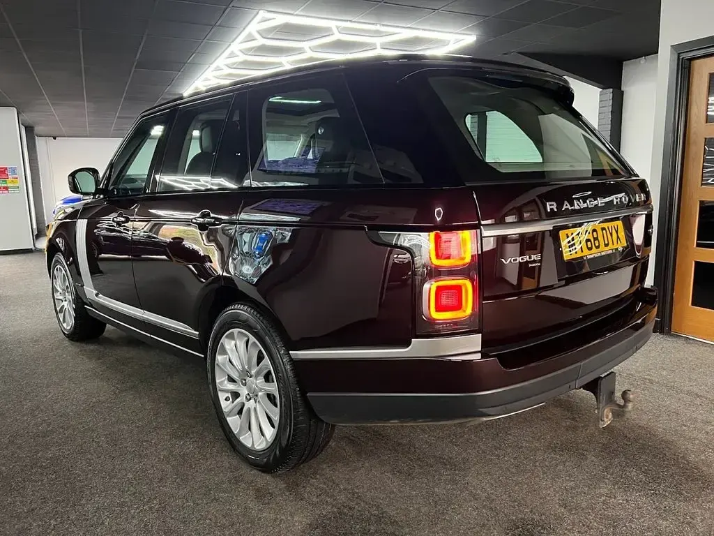 Used Land Rover Range Rover Vogue 404 HP (297 kW) 2018 Red SUV