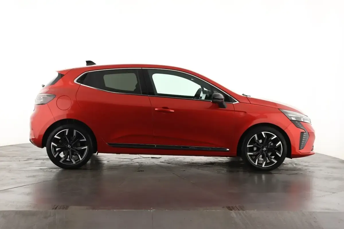 Używany Renault Clio V Techno 90 KM (66 kW) 2024 Czerwony Hatchback