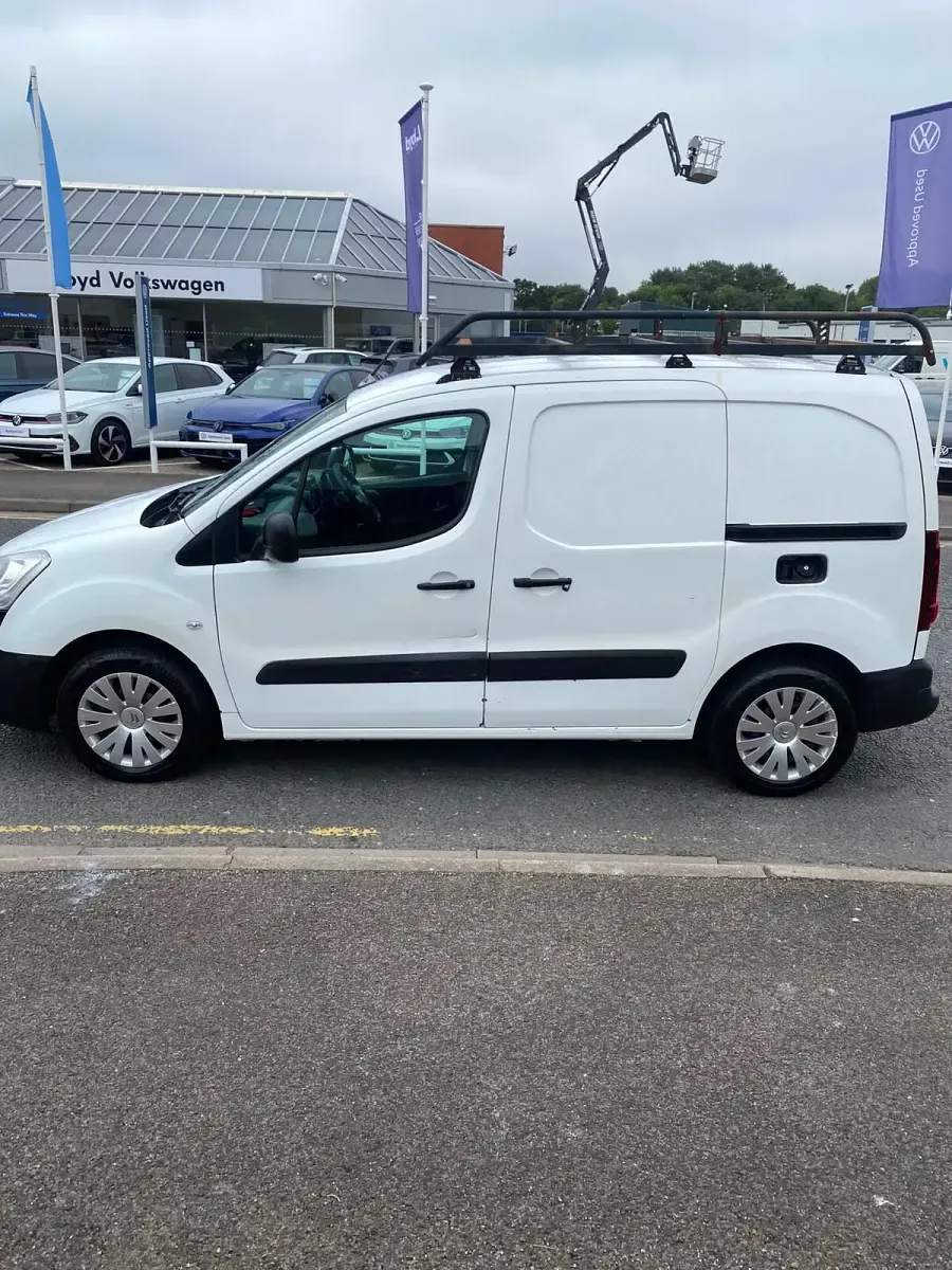 Used Citroën Berlingo 75 HP (55 kW) 2015 White MPV