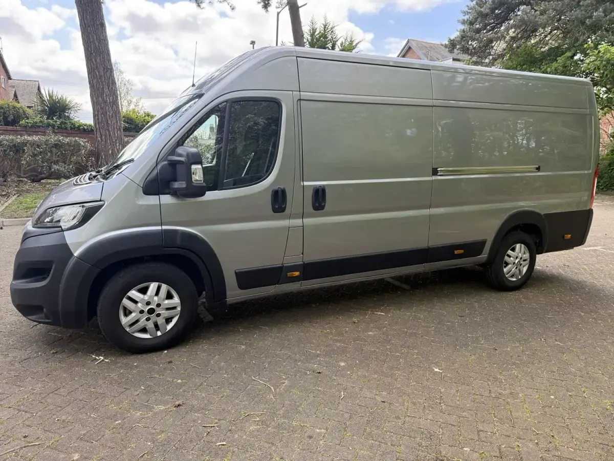 Second-hand Peugeot Boxer 140 CP (102 kW) 2020 Gri Van