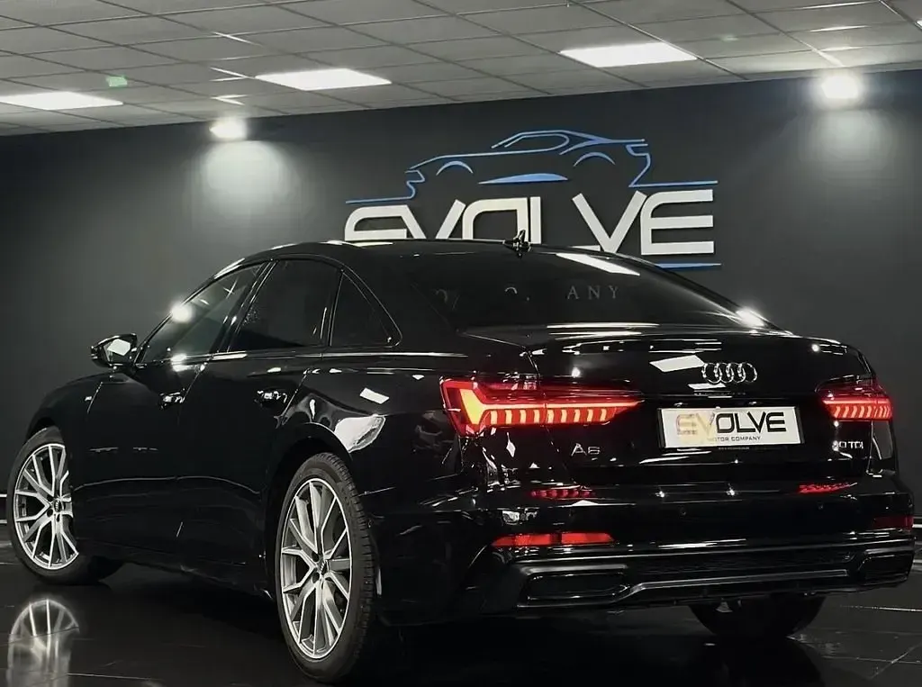 Usado Audi A6 Black Edition 204 HP (150 kW) 2020 Preto Sedan